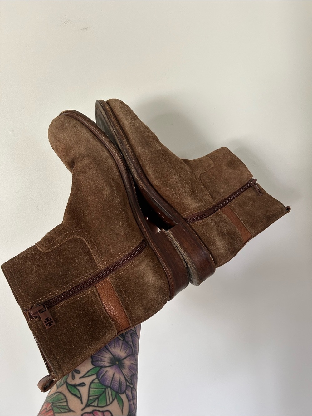 Tory Burch Alaina Ankle Boots Brown Suede Casual Fall Booties Classic Size 8.5 - Picture 5 of 6